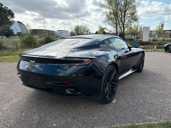 Aston Martin DB12