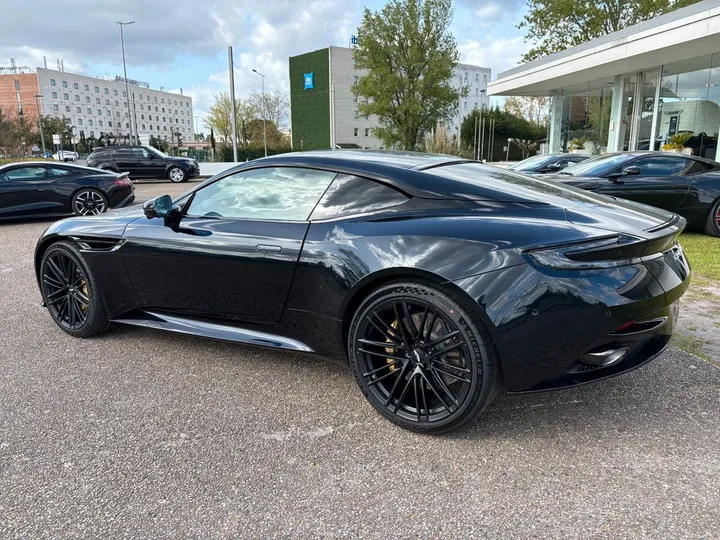 Aston Martin DB12