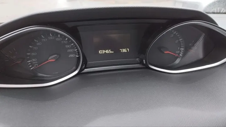 Peugeot e-308