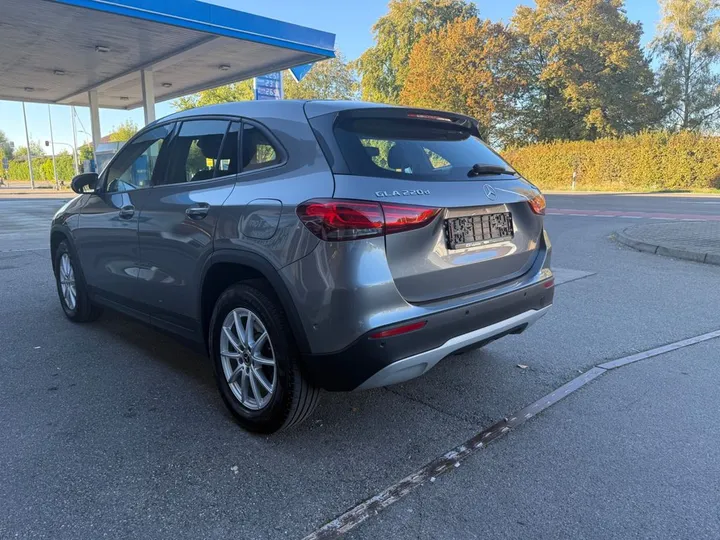 Mercedes-Benz GLA 220