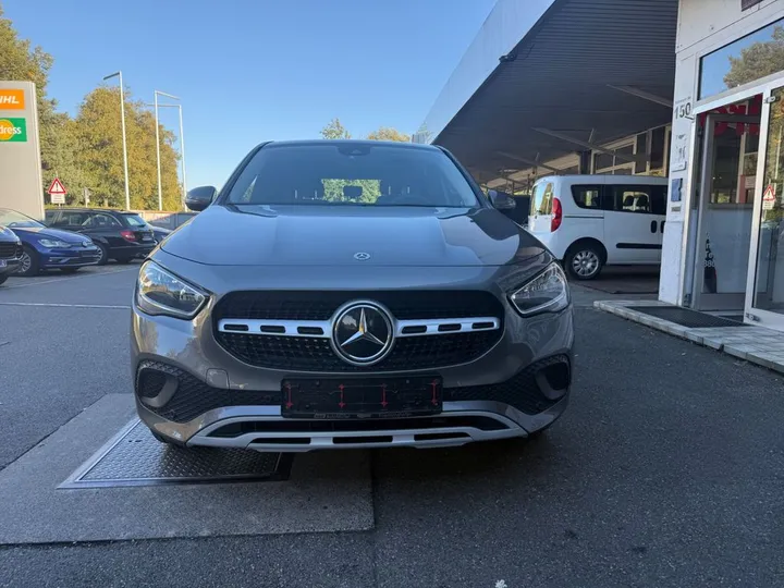 Mercedes-Benz GLA 220