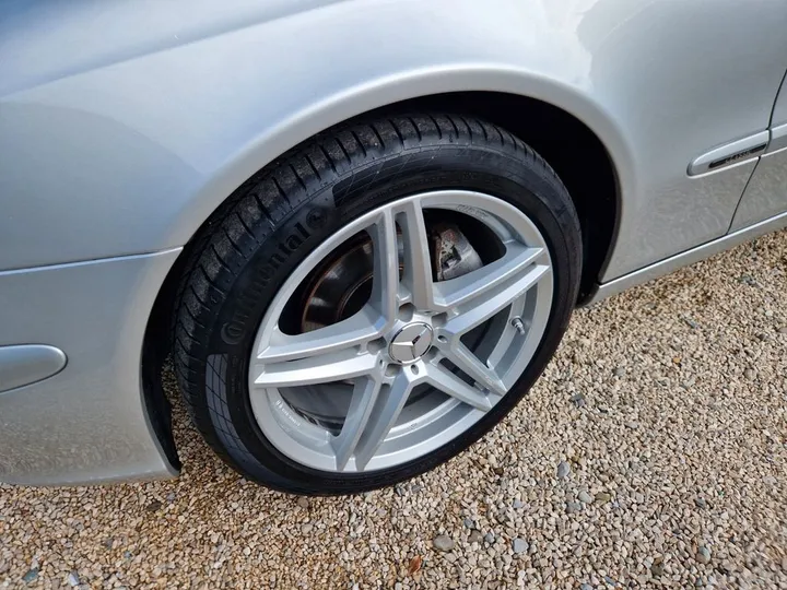 Mercedes-Benz E 240