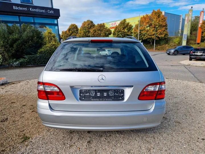 Mercedes-Benz E 240