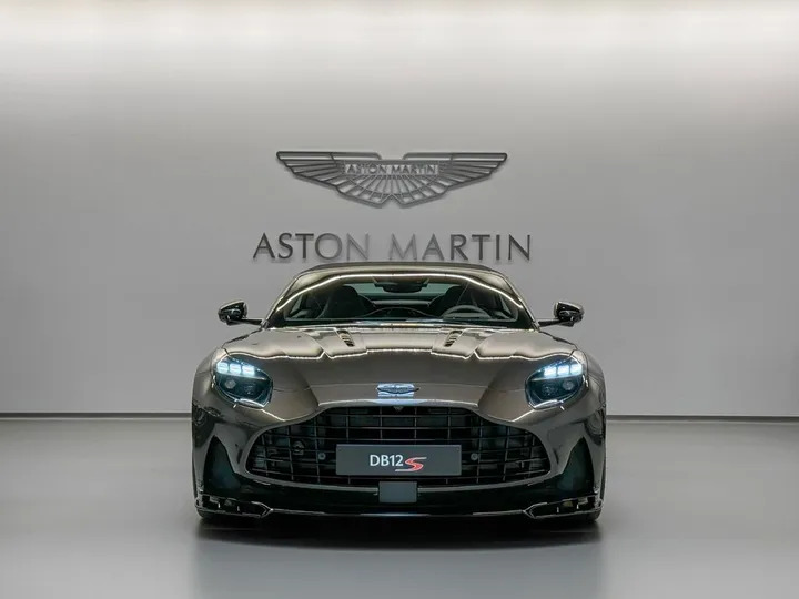 Aston Martin DB12