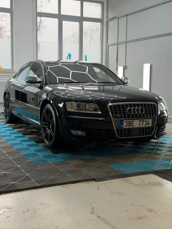 Audi S8