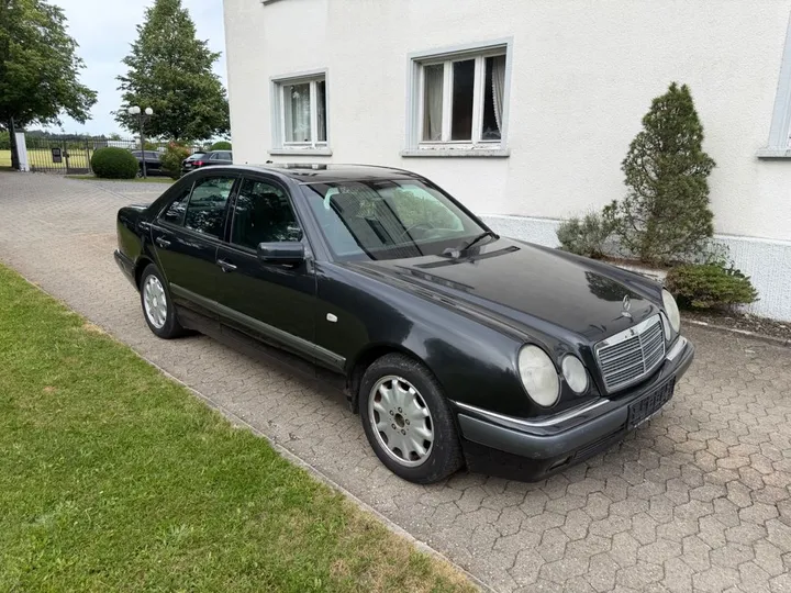 Mercedes-Benz E 280