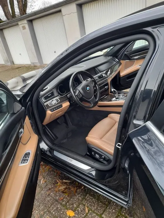 BMW 740