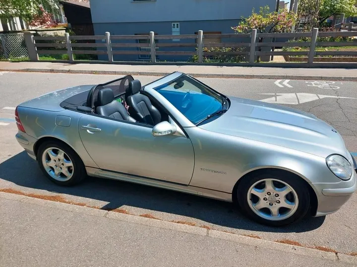 Mercedes-Benz SLK 230