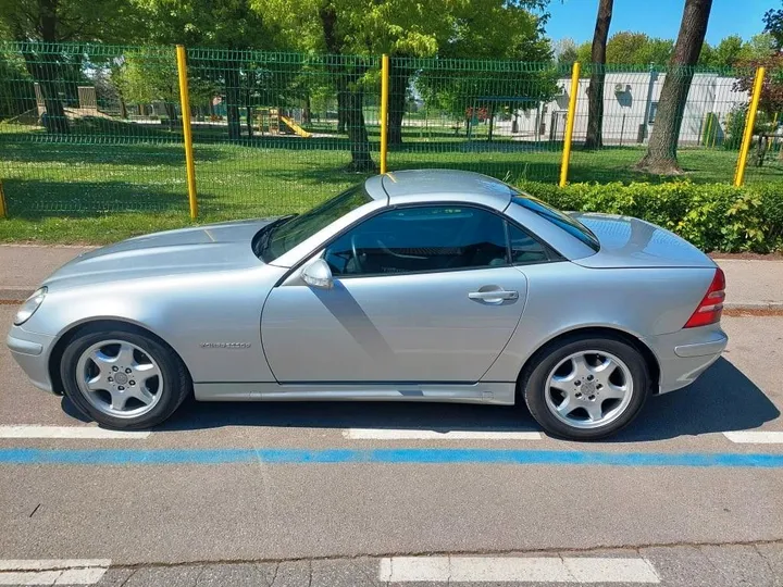 Mercedes-Benz SLK 230