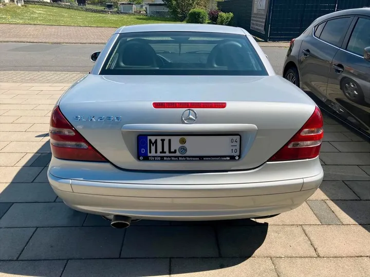 Mercedes-Benz SLK 230