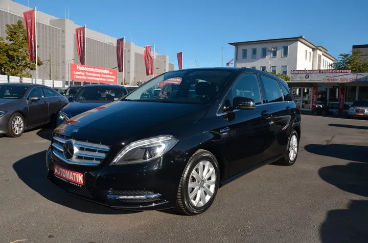 Mercedes-Benz B 180