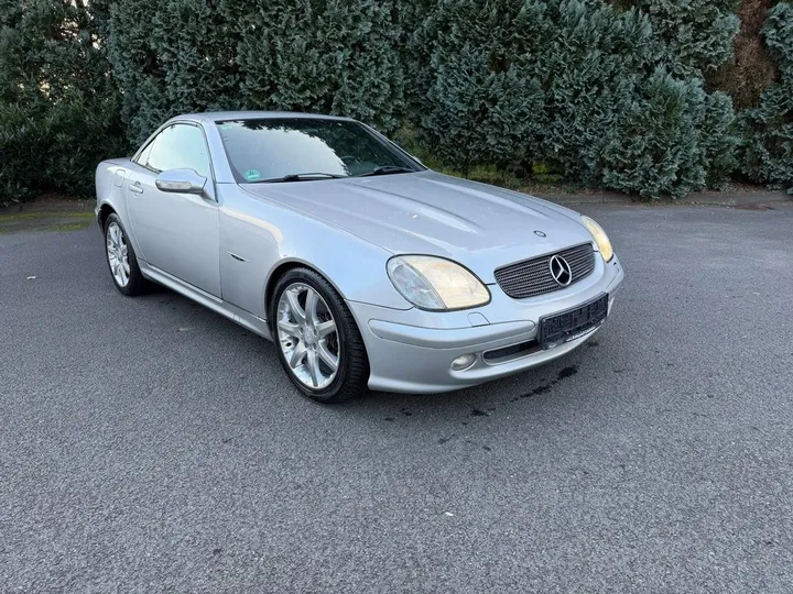 Mercedes-Benz SLK 230