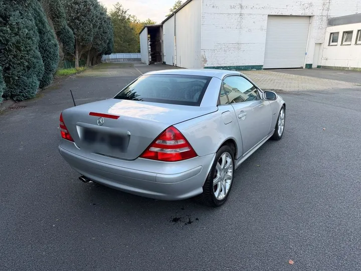 Mercedes-Benz SLK 230