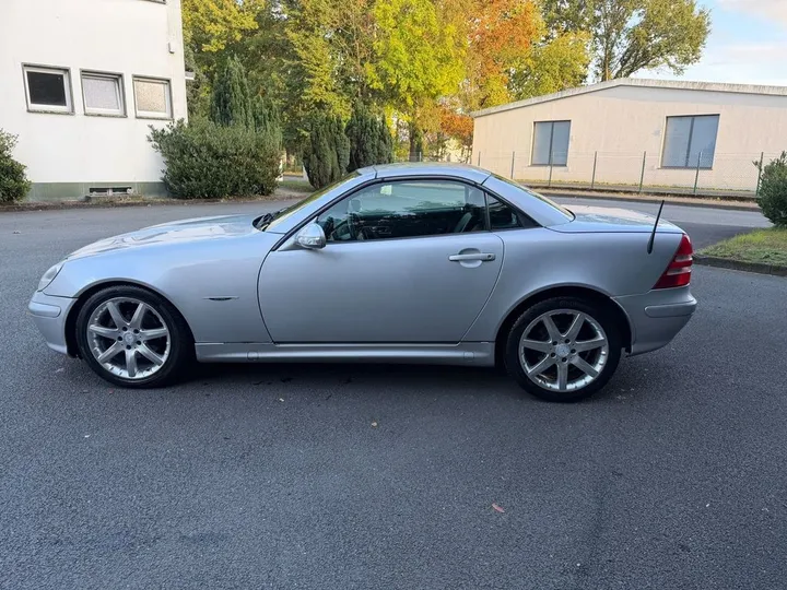 Mercedes-Benz SLK 230