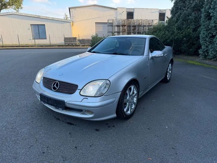 Mercedes-Benz SLK 230