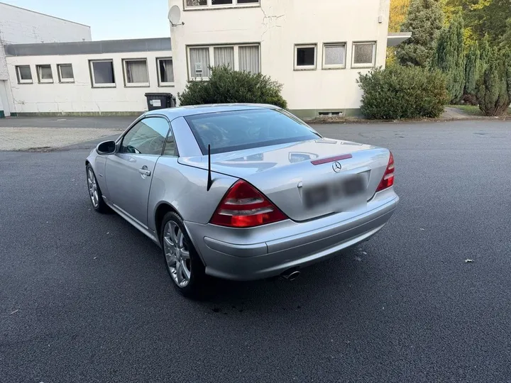 Mercedes-Benz SLK 230