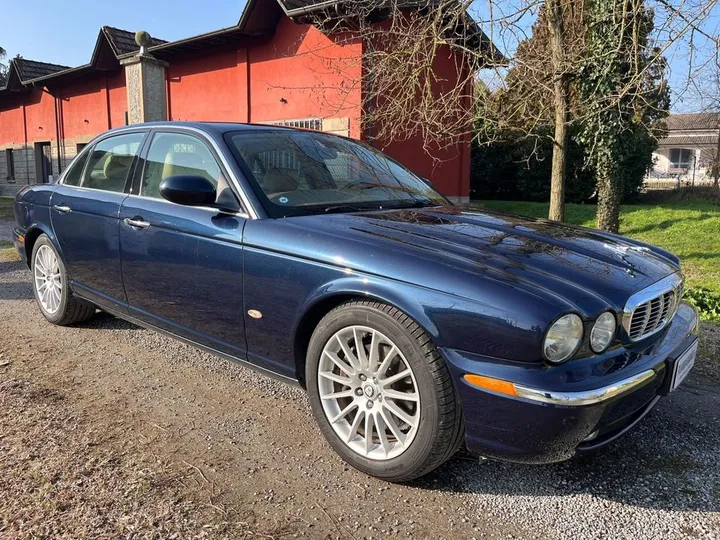 Jaguar XJ