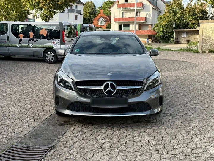 Mercedes-Benz A 220