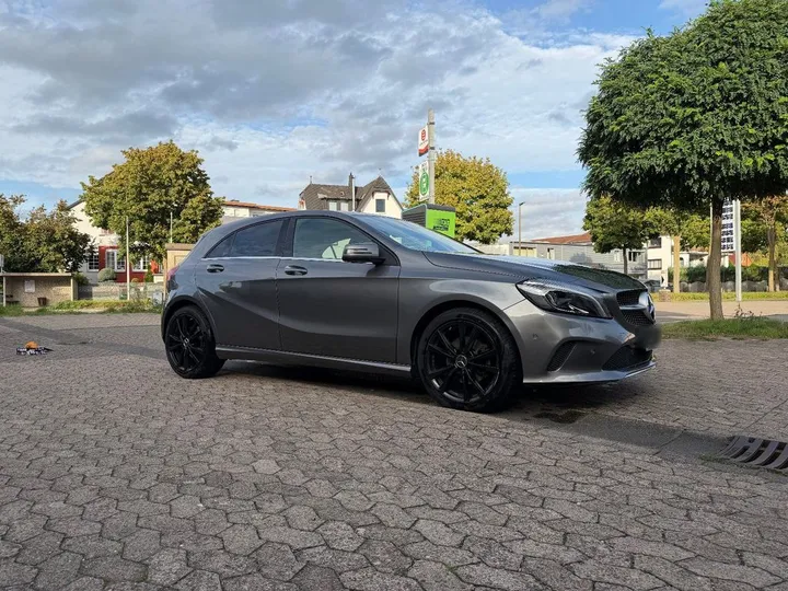Mercedes-Benz A 220