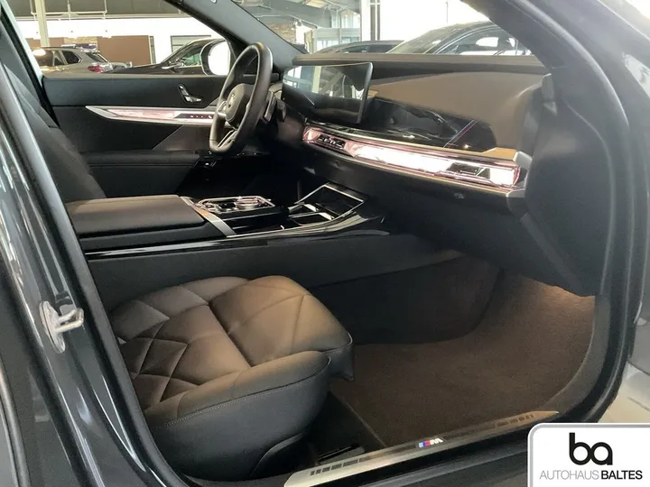 BMW 740