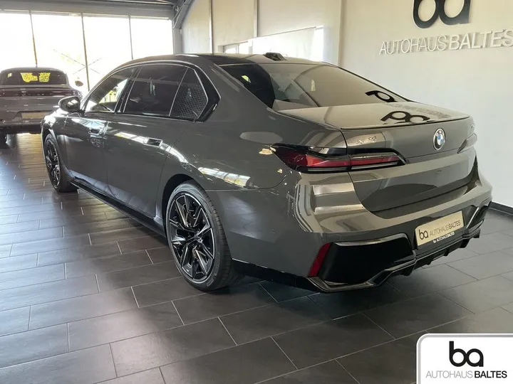BMW 740
