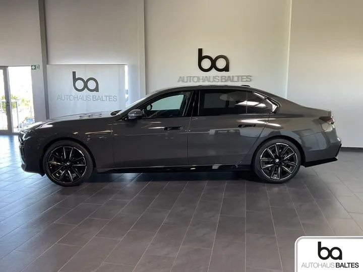 BMW 740