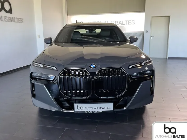 BMW 740