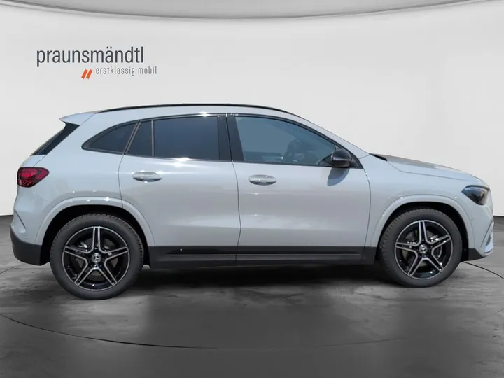 Mercedes-Benz GLA 220