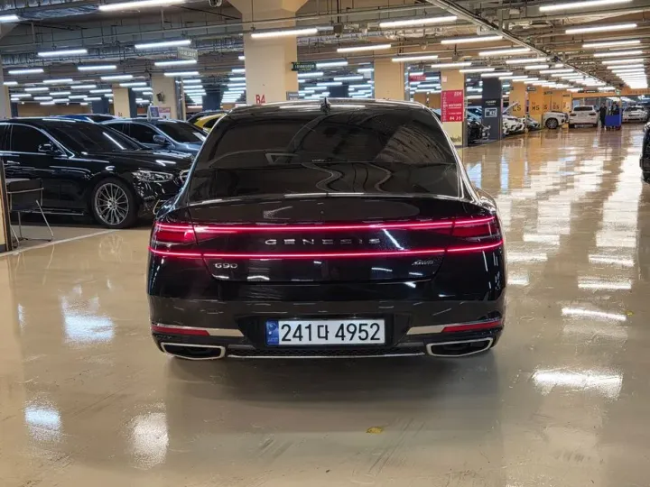 Genesis G90