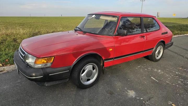 Saab 900