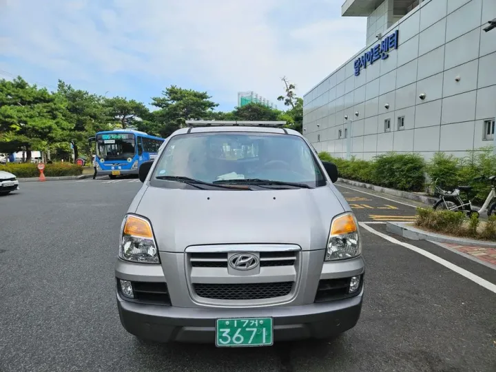 Hyundai Starex