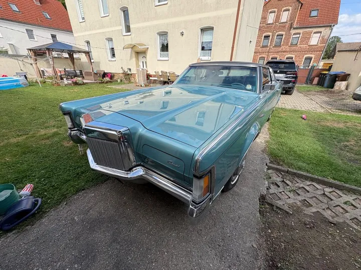 Lincoln Continental