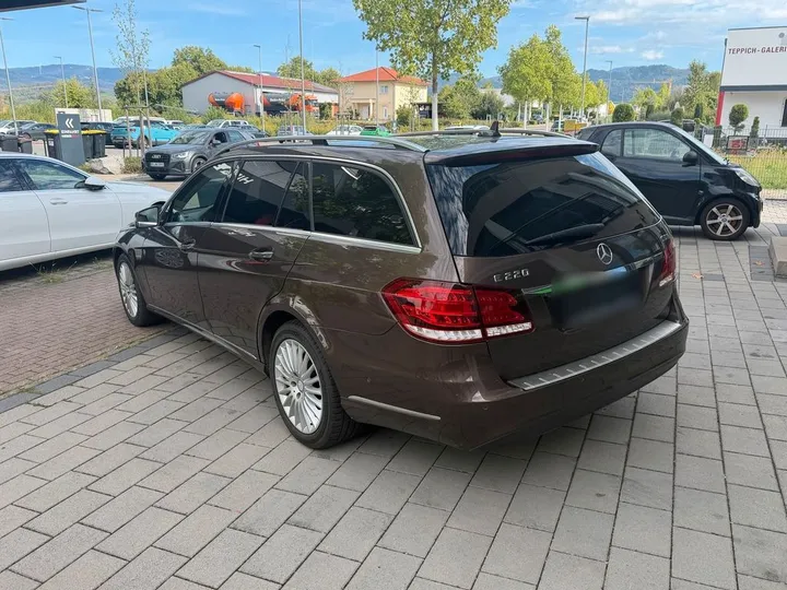 Mercedes-Benz E 220