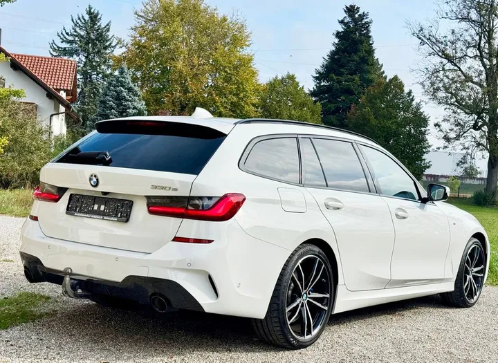 BMW 330