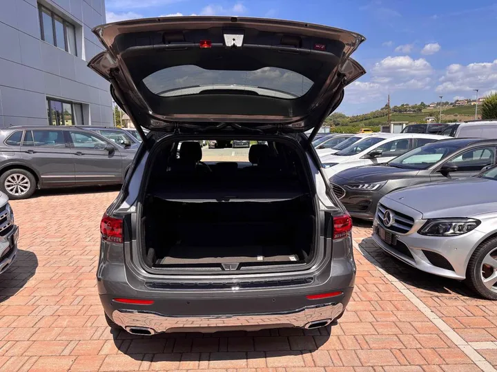 Mercedes-Benz GLB 200
