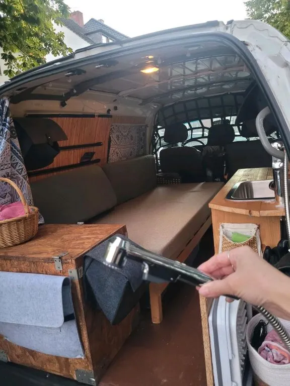 Hyundai H-1