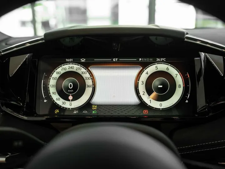 Aston Martin DB12