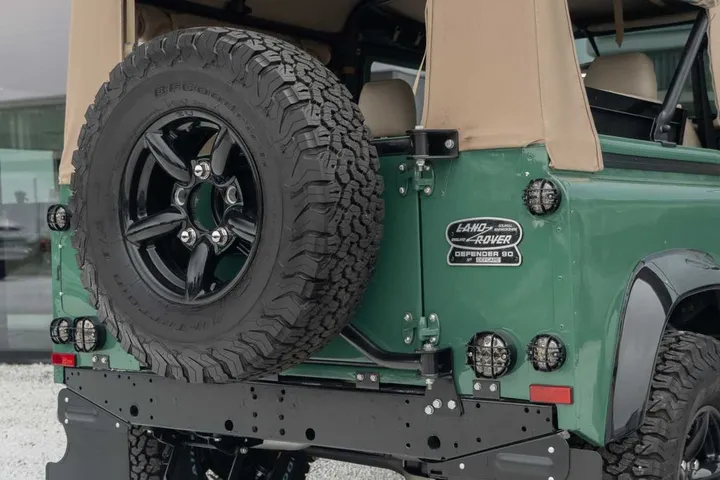 Land Rover Defender