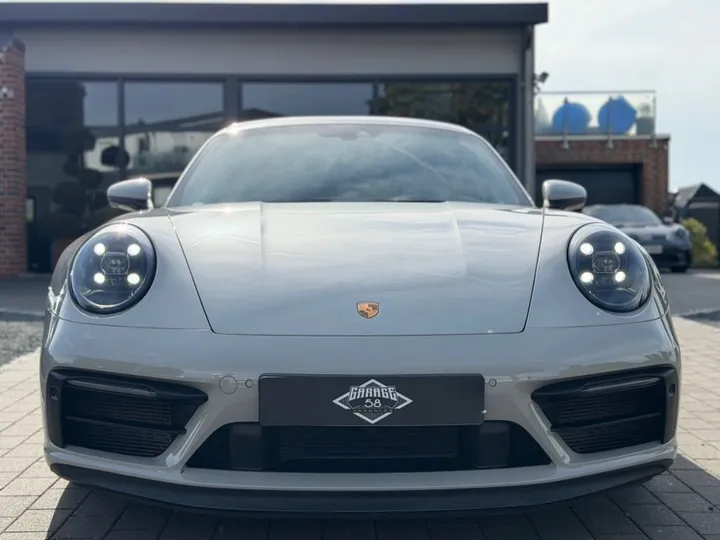 Porsche 992