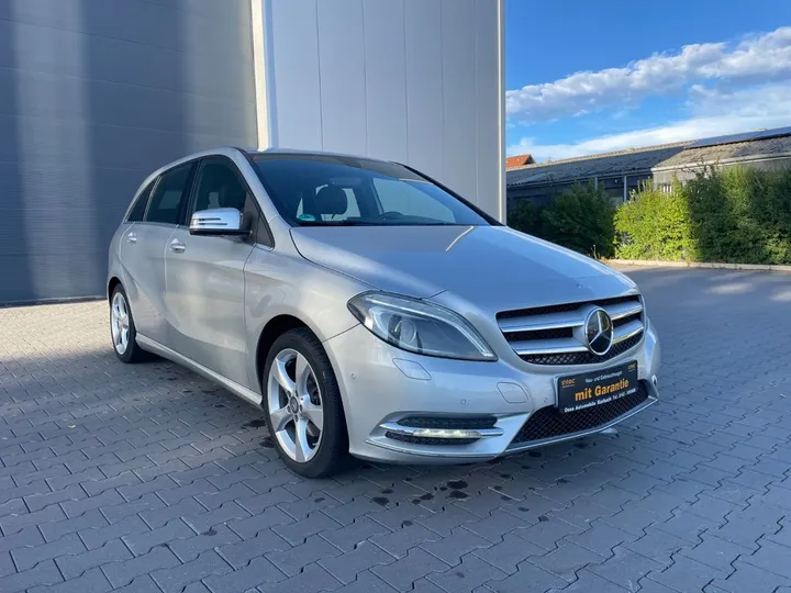 Mercedes-Benz B 180