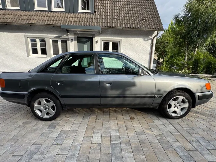 Audi 100