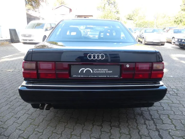 Audi V8
