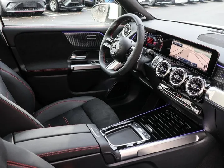 Mercedes-Benz GLB 220