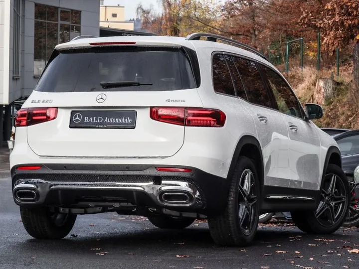 Mercedes-Benz GLB 220