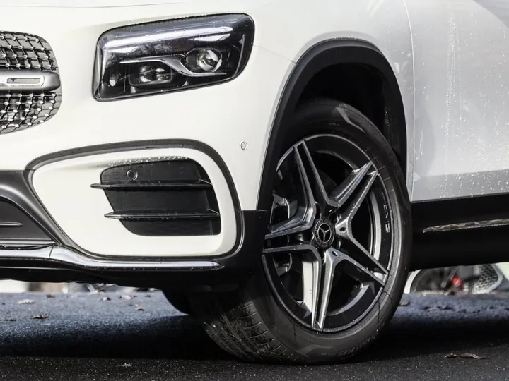 Mercedes-Benz GLB 220