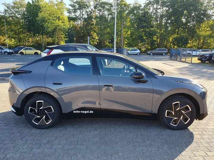 Lynk&Co 02