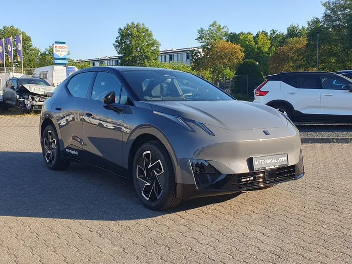 Lynk&Co 02