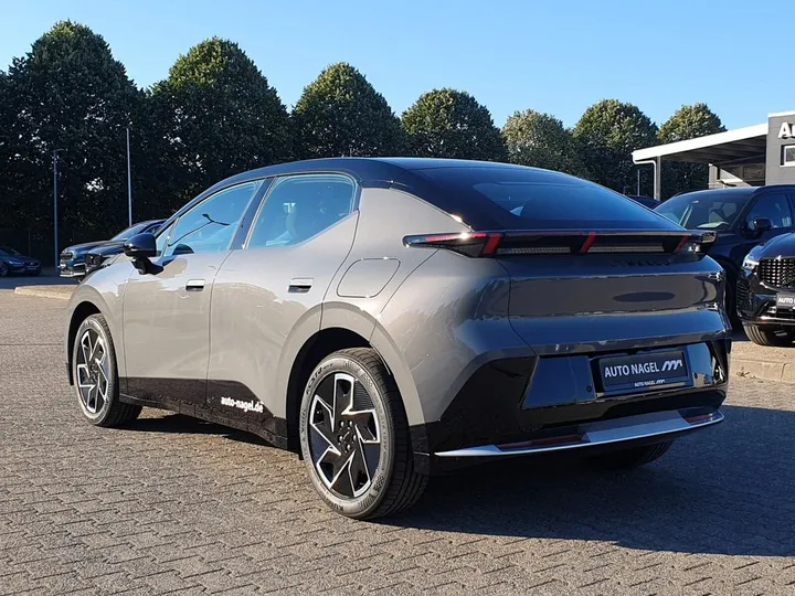 Lynk&Co 02