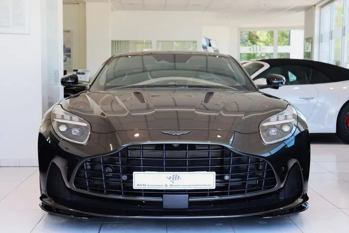 Aston Martin DB12