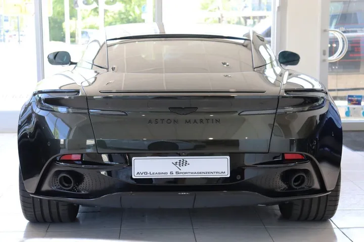 Aston Martin DB12